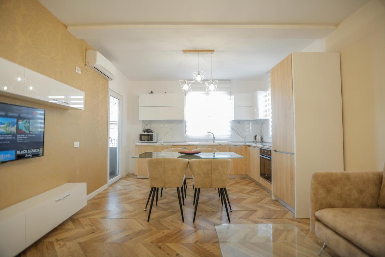 Miku Apartments-Luxury City View At Wilson Square ティラナ エクステリア 写真