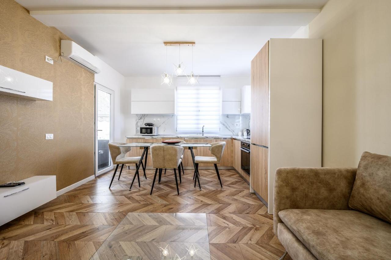 Miku Apartments-Luxury City View At Wilson Square ティラナ エクステリア 写真