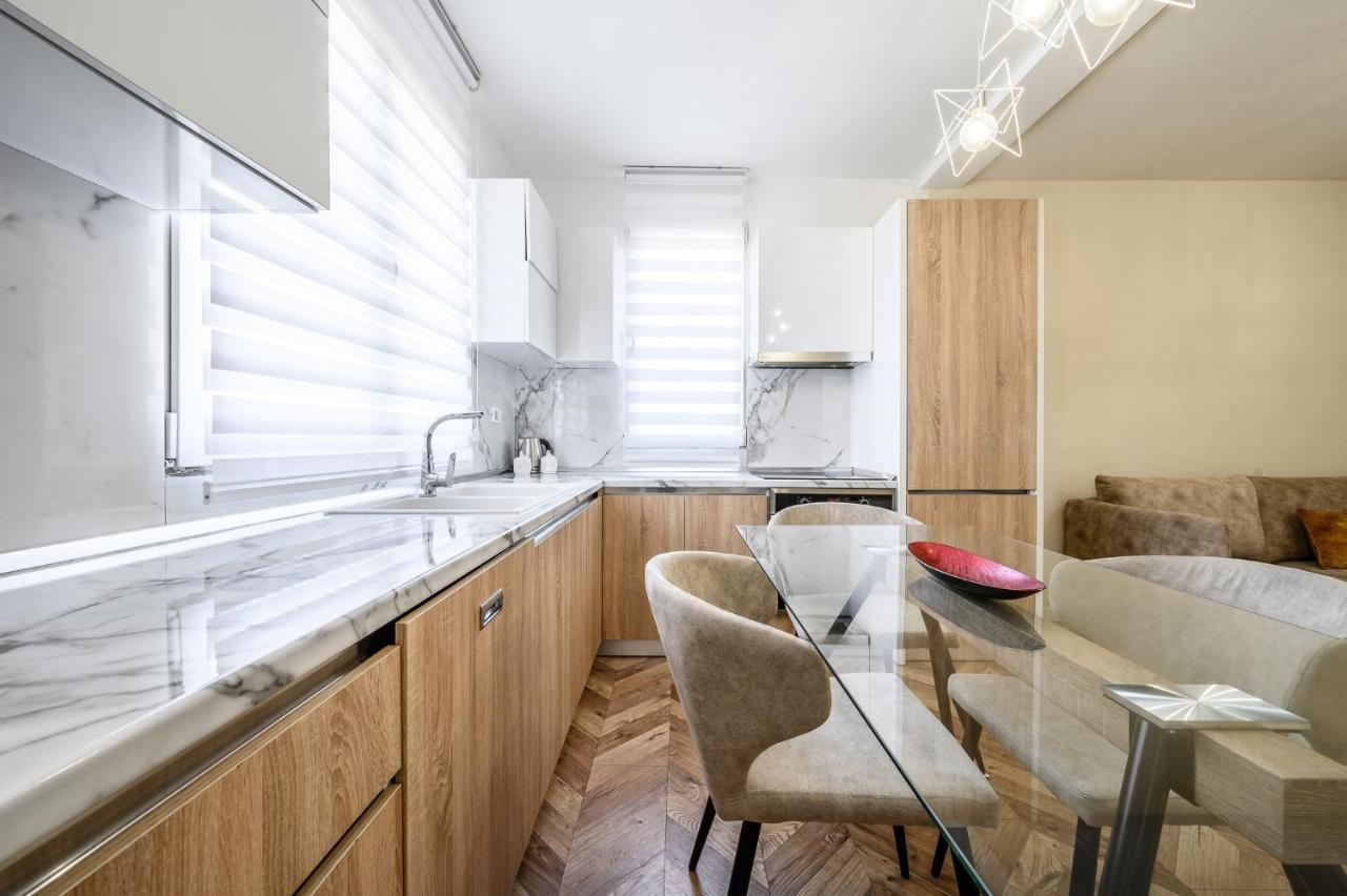 Miku Apartments-Luxury City View At Wilson Square ティラナ エクステリア 写真
