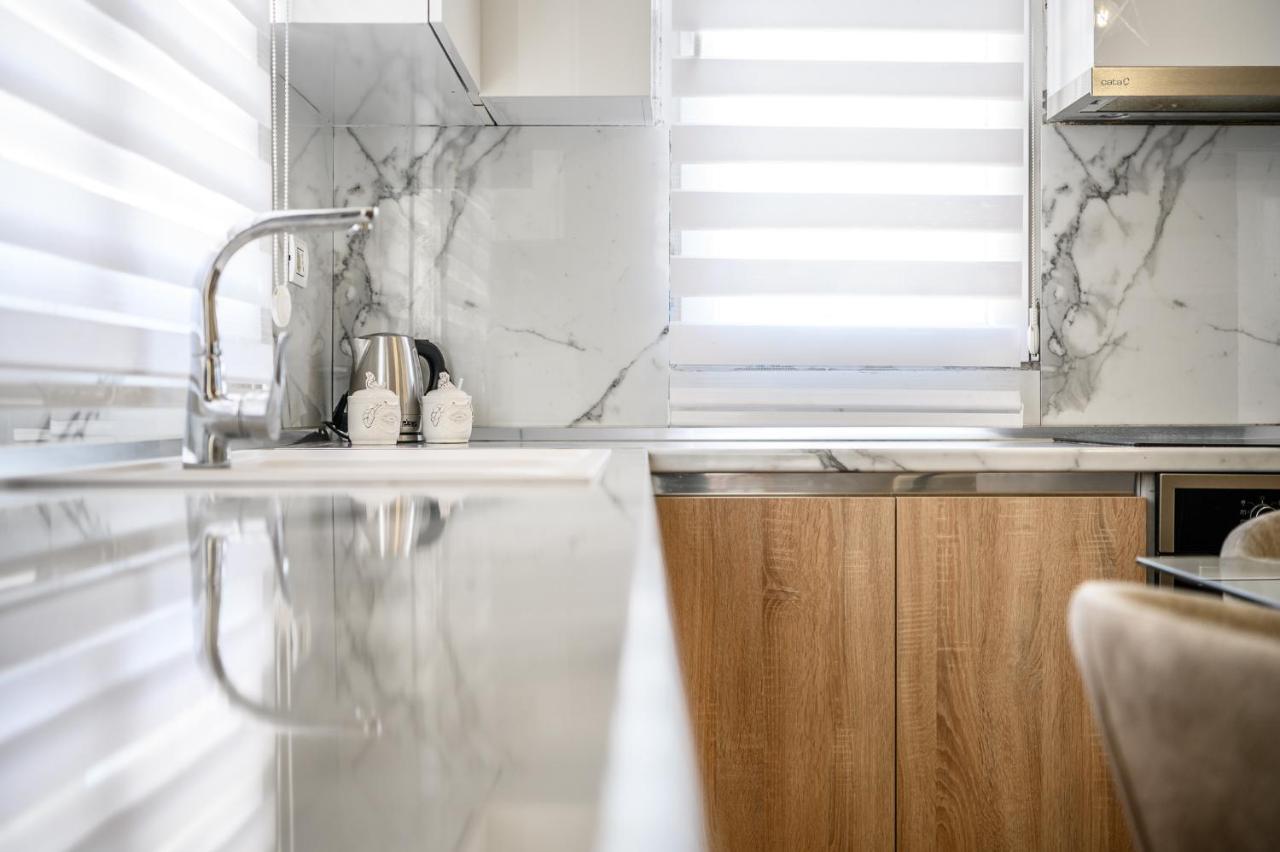 Miku Apartments-Luxury City View At Wilson Square ティラナ エクステリア 写真