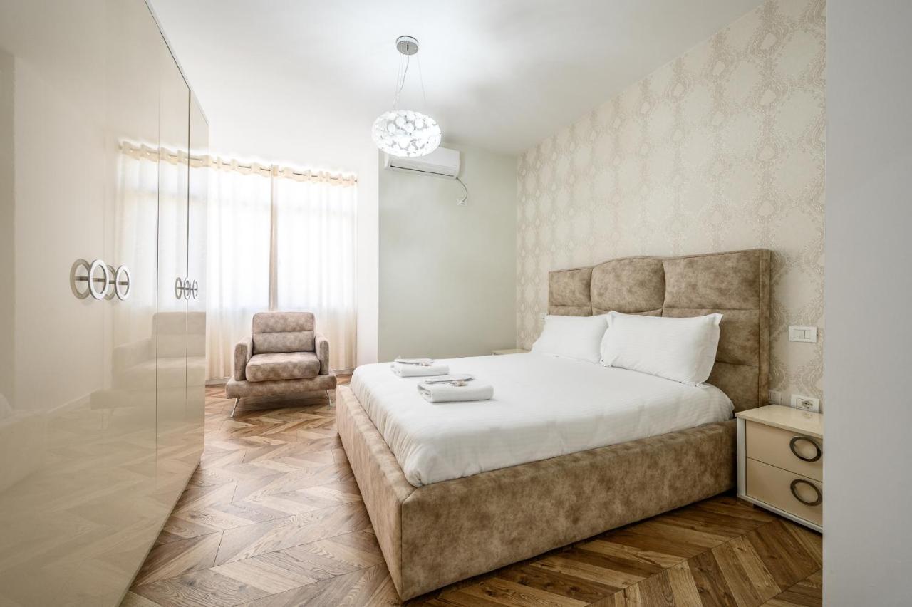 Miku Apartments-Luxury City View At Wilson Square ティラナ エクステリア 写真