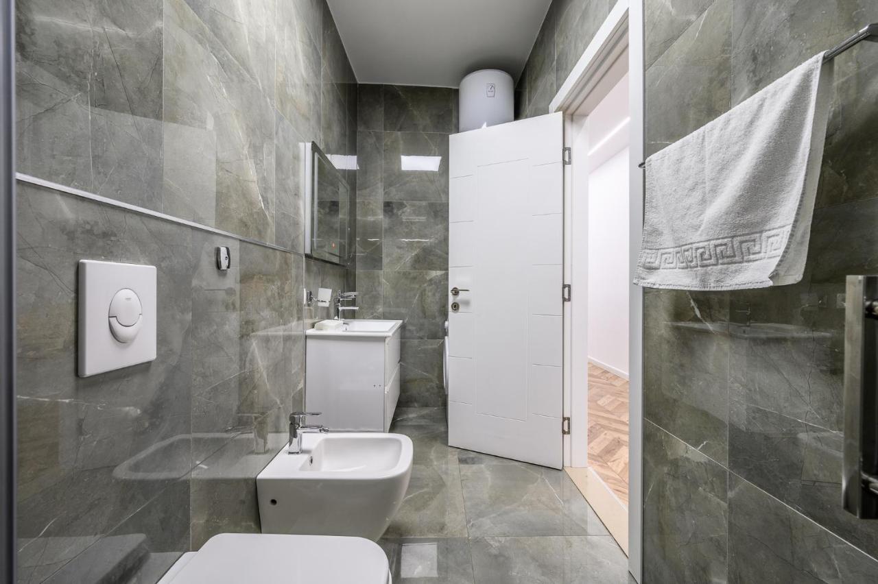 Miku Apartments-Luxury City View At Wilson Square ティラナ エクステリア 写真