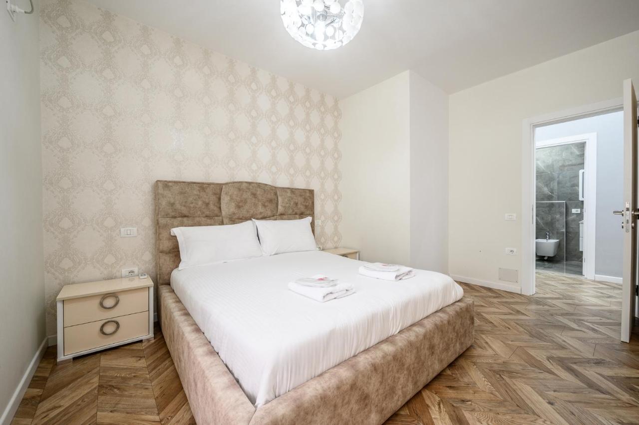 Miku Apartments-Luxury City View At Wilson Square ティラナ エクステリア 写真