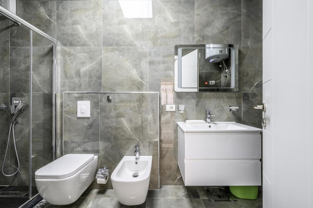 Miku Apartments-Luxury City View At Wilson Square ティラナ エクステリア 写真